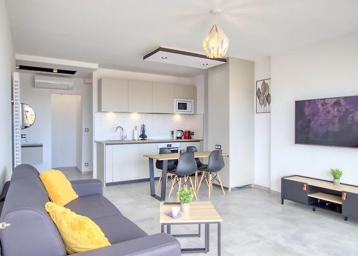 Evasion De Reve : 3p, Piscine, Tennis, Wifi, Park. Lejlighed