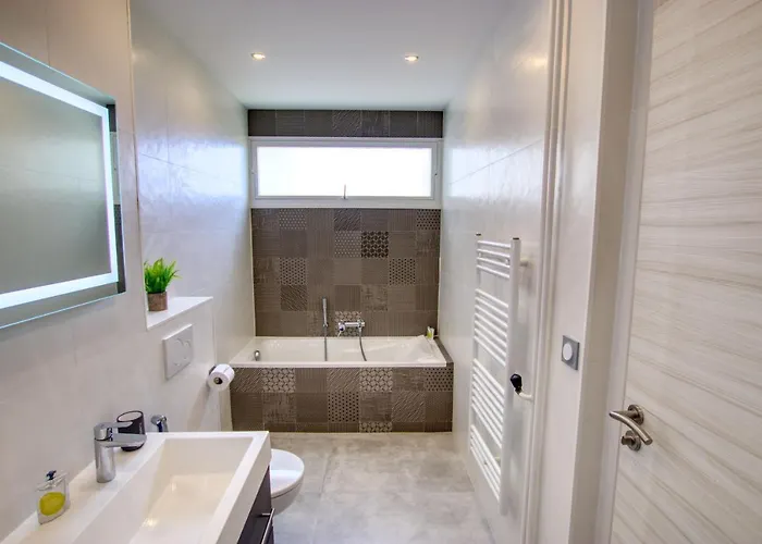 Evasion De Reve : 3p, Piscine, Tennis, Wifi, Park.